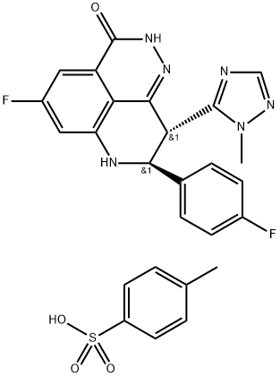 (8S,9R)-5-fluoro-8-(4-fluorophenyl)-9-(1-methyl-1H-1,2,4-triazol-5-yl)-8,9-dihydro-2H-pyrido[4,3,2-de]phthalazin-3(7H)-one tosylate Struktur