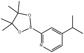 4-isopropyl-2-(4,4,5,5-tetramethyl-1,3,2-dioxaborolan-2-yl)pyridine Struktur