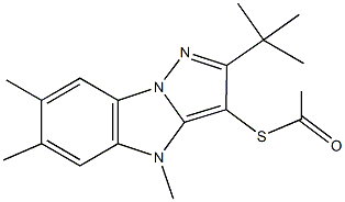 S-(2-tert-butyl-4,6,7-trimethyl-4H-pyrazolo[1,5-a]benzimidazol-3-yl) ethanethioate Struktur