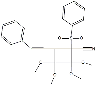 2,2,3,3-tetramethoxy-1-(phenylsulfonyl)-4-(2-phenylvinyl)cyclobutanecarbonitrile Struktur