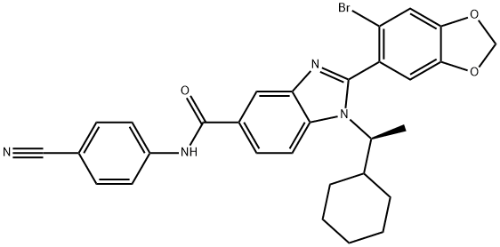 (S)-2-(6-bromobenzo[d][1,3]dioxol-5-yl)-N-(4-cyanophenyl)-1-(1-cyclohexylethyl)-1H-benzo[d]imidazole-5-carboxamide Struktur