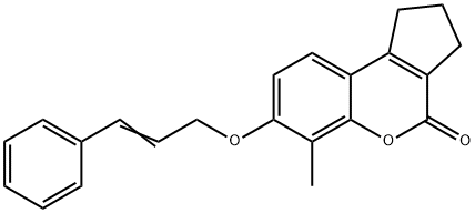 6-methyl-7-[(E)-3-phenylprop-2-enoxy]-2,3-dihydro-1H-cyclopenta[c]chromen-4-one Struktur