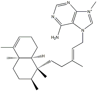 6-Amino-9-methyl-7-[(2E)-3-methyl-5-[(1R)-1,2,3,4,4a,7,8,8aα-octahydro-1,2β,4aα,5-tetramethylnaphthalen-1α-yl]-2-pentenyl]-7H-purin-9-ium Struktur