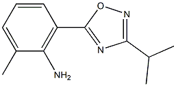 2-methyl-6-[3-(propan-2-yl)-1,2,4-oxadiazol-5-yl]aniline Struktur