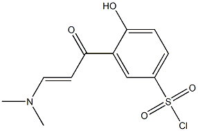 3-[(2E)-3-(dimethylamino)prop-2-enoyl]-4-hydroxybenzenesulfonyl chloride Struktur