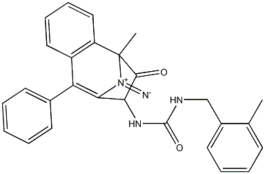 N-(2,5-diaza-2-methyl-3-oxo-6-phenylbicyclo[5.4.0]undeca-1(7),5,8,10-tetraen-4-yl)(((2-methylphenyl)methyl)amino)formamide Struktur