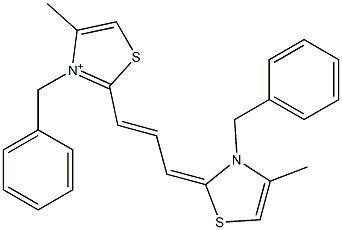 4-Methyl-2-[3-[4-methyl-3-(phenylmethyl)thiazol-2(3H)-ylidene]-1-propenyl]-3-(phenylmethyl)thiazol-3-ium Struktur