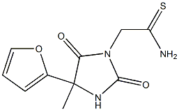 2-[4-(2-furyl)-4-methyl-2,5-dioxoimidazolidin-1-yl]ethanethioamide Struktur