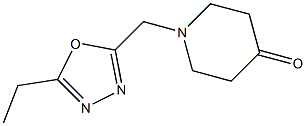 1-[(5-ethyl-1,3,4-oxadiazol-2-yl)methyl]piperidin-4-one Struktur