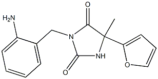 3-[(2-aminophenyl)methyl]-5-(furan-2-yl)-5-methylimidazolidine-2,4-dione Struktur