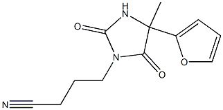 4-[4-(2-furyl)-4-methyl-2,5-dioxoimidazolidin-1-yl]butanenitrile Struktur