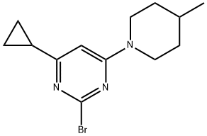 2-bromo-4-(4-methylpiperidin-1-yl)-6-cyclopropylpyrimidine Struktur