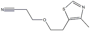 3-[2-(4-methyl-1,3-thiazol-5-yl)ethoxy]propanenitrile Struktur