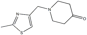 1-[(2-methyl-1,3-thiazol-4-yl)methyl]piperidin-4-one Struktur