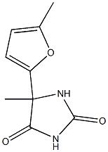 5-methyl-5-(5-methyl-2-furyl)imidazolidine-2,4-dione Struktur