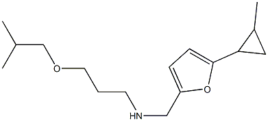 {[5-(2-methylcyclopropyl)furan-2-yl]methyl}[3-(2-methylpropoxy)propyl]amine Struktur