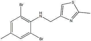 2,6-dibromo-4-methyl-N-[(2-methyl-1,3-thiazol-4-yl)methyl]aniline Struktur