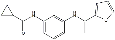 N-(3-{[1-(furan-2-yl)ethyl]amino}phenyl)cyclopropanecarboxamide Struktur