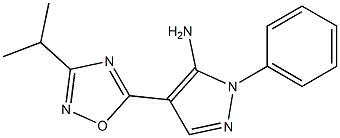 1-phenyl-4-[3-(propan-2-yl)-1,2,4-oxadiazol-5-yl]-1H-pyrazol-5-amine Struktur