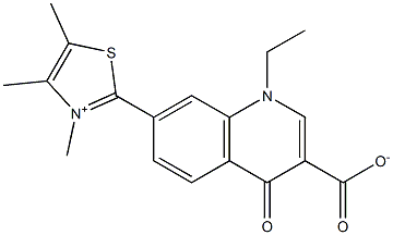 1,4-Dihydro-1-ethyl-4-oxo-7-[(3,4,5-trimethylthiazol-3-ium)-2-yl]quinoline-3-carboxylic acid Struktur