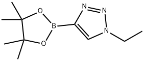 1H-1,2,3-Triazole, 1-ethyl-4-(4,4,5,5-tetramethyl-1,3,2-dioxaborolan-2-yl)- Struktur