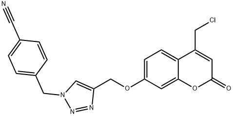 Benzonitrile, 4-[[4-[[[4-(chloromethyl)-2-oxo-2H-1-benzopyran-7-yl]oxy]methyl]-1H-1,2,3-triazol-1-yl]methyl]- Struktur