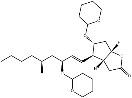 2H-Cyclopenta[b]furan-2-one,hexahydro-4-[(1E,3S,5S)-5-Methyl-3-[(tetrahydro-2H-pyran-2-yl)oxy]-1-nonen-1-yl]-5-[(tetrahydro-2H-pyran-2-yl)oxy]-, (3aR,4R,5R,6aS)- Struktur