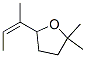 (Z)-tetrahydro-2,2-dimethyl-5-(1-methyl-1-propenyl)furan Struktur