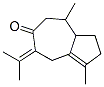 (-)-2,4,5,7,8,8a-Hexahydro-3,8-dimethyl-5-(1-methylethylidene)azulen-6(1H)-one Struktur