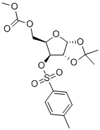 5-O-CARBOMETHOXY-1,2-O-ISO-PROPYLIDENE-3-O-(P-TOLYL-SULFONYL)-ALPHA-D-XYLOFURANOSE Struktur