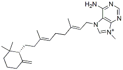 6-Amino-7-[(2E,6E)-3,7-dimethyl-9-(2,2-dimethyl-6-methylenecyclohexane-1β-yl)-2,6-nonadienyl]-9-methyl-9H-purine-7-ium Struktur