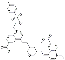 1-ETHYL-4-((E)-2-[5-((Z)-2-[1-ETHYL-6-(METHOXYCARBONYL)-4(1H)-QUINOLINYLIDENE]ETHYLIDENE)-2H-PYRAN-3(6H)-YL]ETHENYL)-6-(METHOXYCARBONYL)QUINOLINIUM 4-METHYLBENZENESULFONATE Struktur