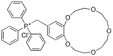 (2,3,5,6,8,9,11,12-octahydro-1,4,7,10,13-benzopentaoxacyclopentadecin-15-ylmethyl)(triphenyl)phosphonium chloride Struktur