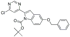 5-Benzyloxy-2-(6-chloro-pyrimidin-4-yl)-indole-1-carboxylic acid tert-butyl ester Struktur